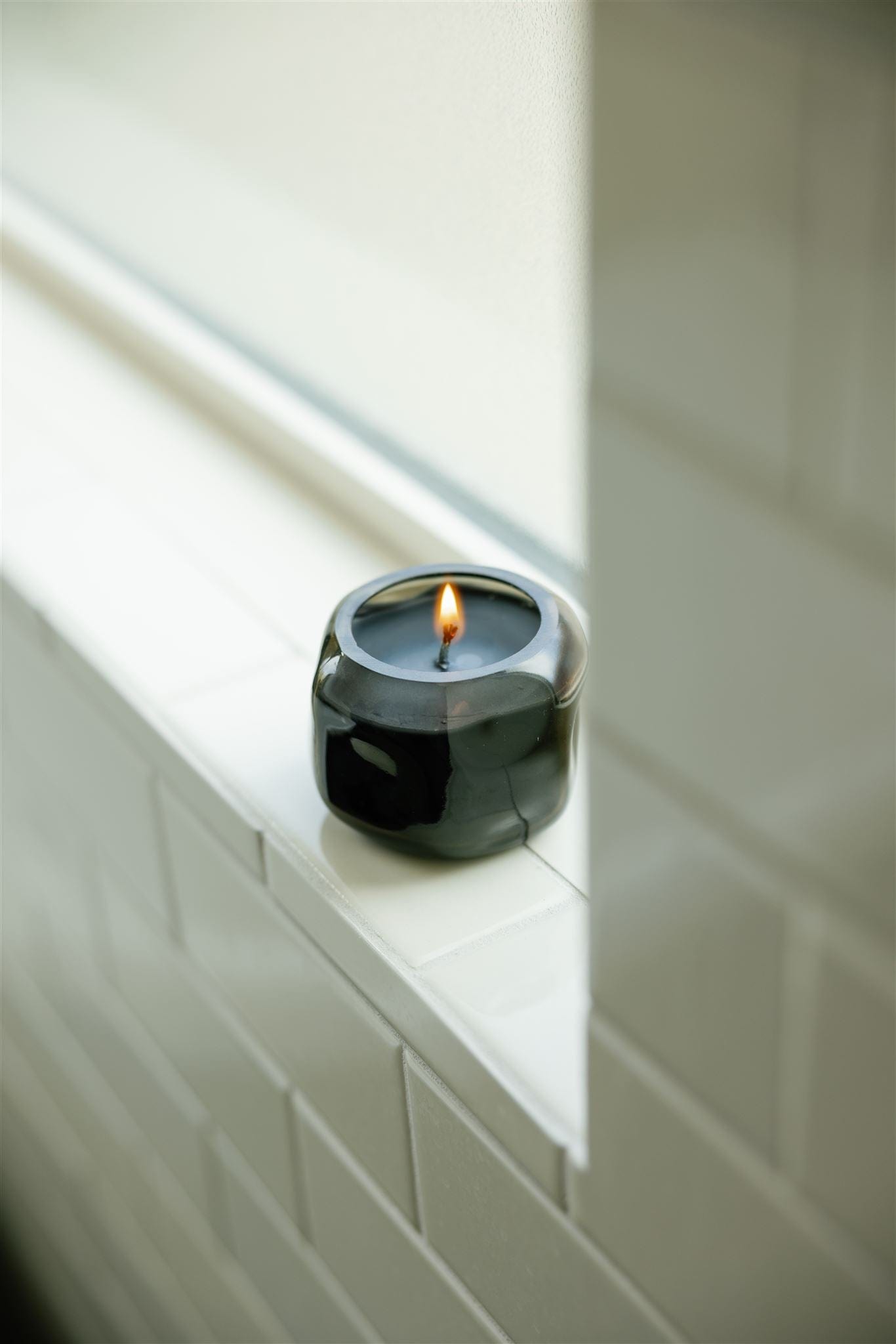 Basalt 5 oz Candle - Palo Santo Suede