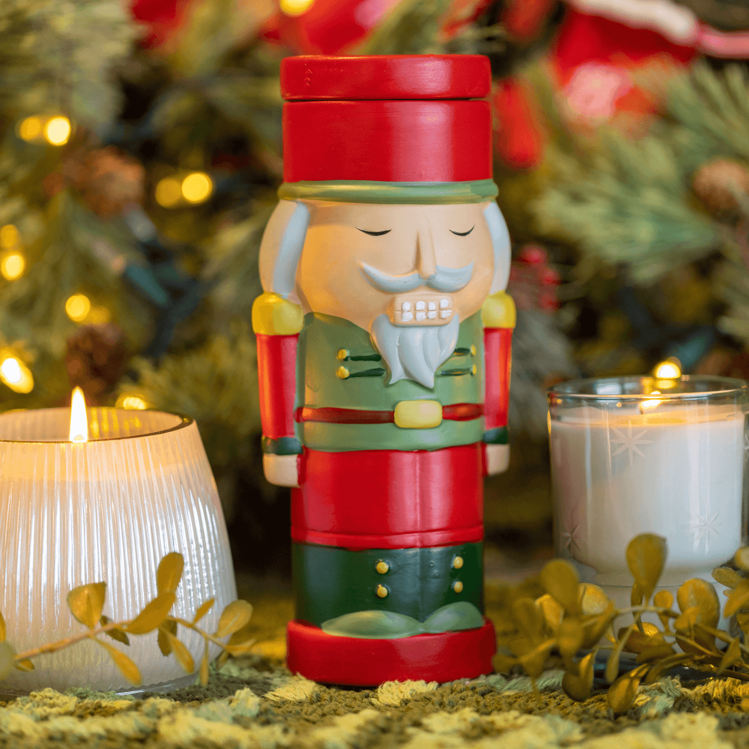 Lum, Nutcracker, Noel candle with Christmas decor